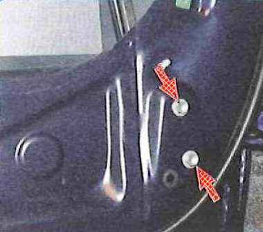 Desmontaje y montaje de la puerta delantera de Toyota Camry
