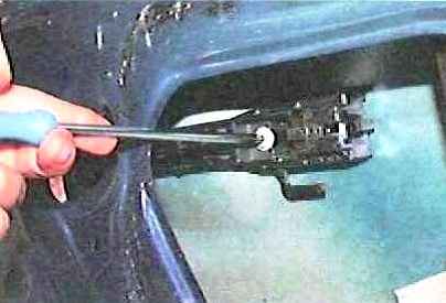 Розбирання та складання задніх дверей Тойота Камрі