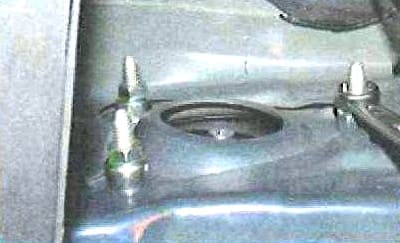 проверка и установка амортстойки задней подвески Toyota Camry