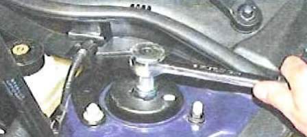 Reemplazo e inspección del amortiguador delantero de Toyota Camry