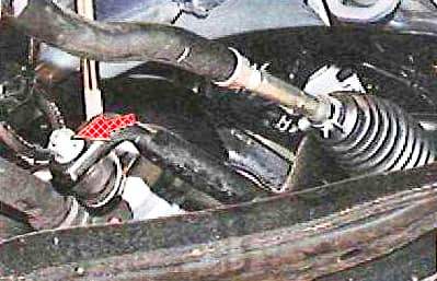 So entfernen und installieren Sie den Hilfsrahmen der Vorderradaufhängung des Toyota Camry