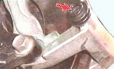 Reparación del mecanismo de freno de la rueda delantera de Toyota Camry