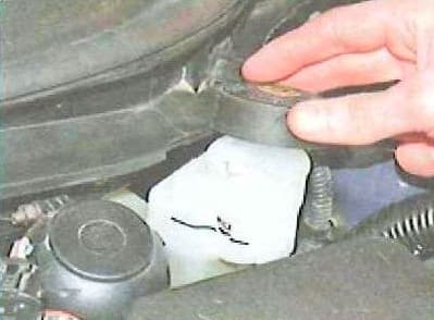 Toyota Camry тежегішінің негізгі цилиндрі мен резервуарын қалай ауыстыруға болады