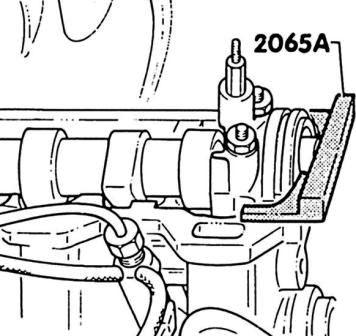 Заклинить распредвал установочной линейкой VW-2065-A