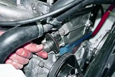 Вынимаем натяжитель