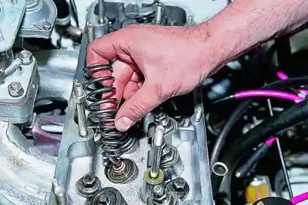 наружную и внутреннюю пружины