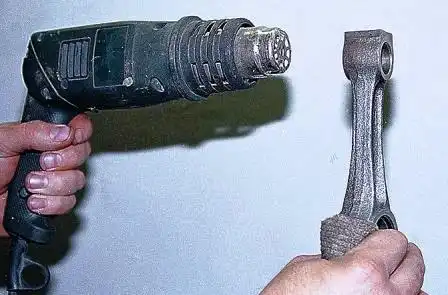 Разогреваем верхнюю головку шатуна до 240°С