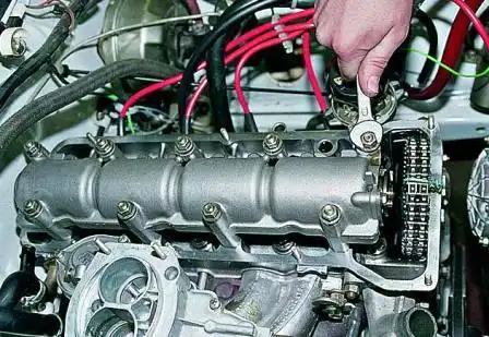 отворачиваем девять гаек крепления корпуса подшипников 