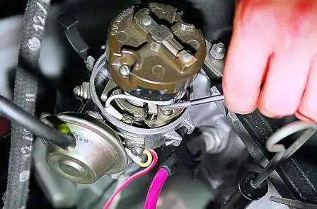 Ослабляем регулировочный винт