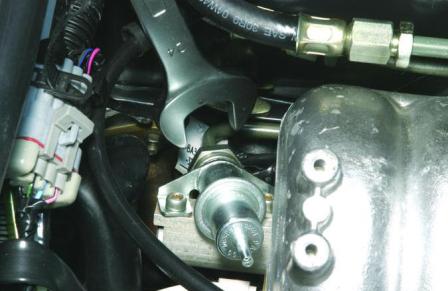Проверка и замена регулятора давления топлива автомобиля ВАЗ-2107-20