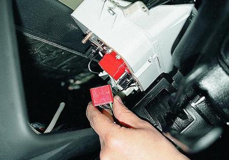 Снятие и ремонт щитка приборов автомобиля ВАЗ-2107