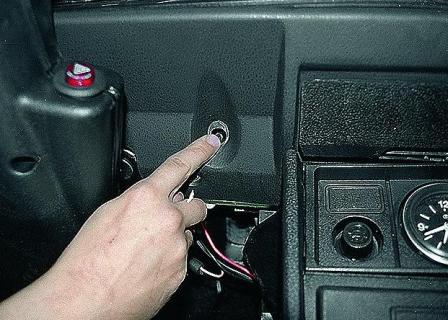 Снятие и ремонт щитка приборов автомобиля ВАЗ-2107
