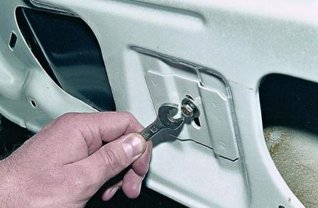 Замена стекла и стеклоподъемника двери автомобиля ВАЗ-2107