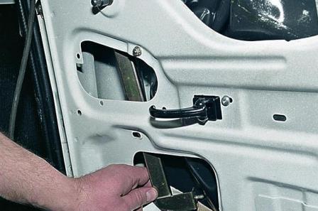 Замена стекла и стеклоподъемника двери автомобиля ВАЗ-2107