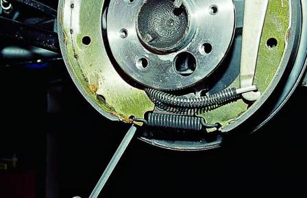 Замена тормозных колодок задних колес ВАЗ-2107