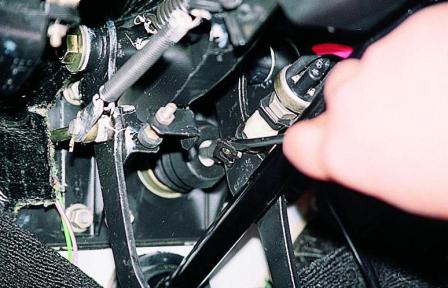 Проверка и замена вакуумного усилителя тормозов ВАЗ-2107