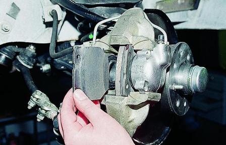 Замена колодок тормозных механизмов передних колес ВАЗ-2107 
