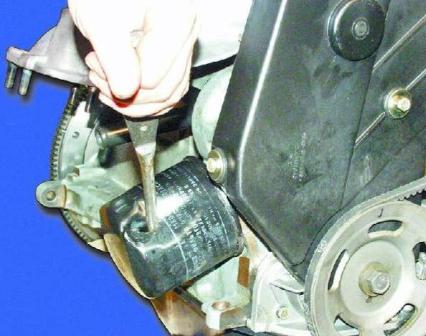 Как заменить масло в двигателе автомобиля ВАЗ-2109