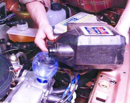 Как заменить масло в двигателе автомобиля ВАЗ-2109