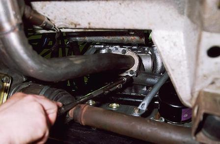 Как снять детали системы выпуска газов двигателя ВАЗ-2110
