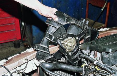 Снятие и установка узлов системы охлаждения двигателя ВАЗ-2110