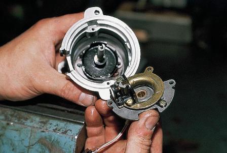 Снятие и разборка датчика-распределителя зажигания двигателя ВАЗ-2110