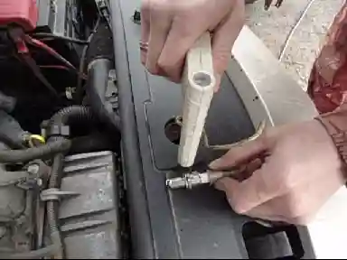 Снятие катушек зажигания и свечей двигателя ВАЗ-21124
