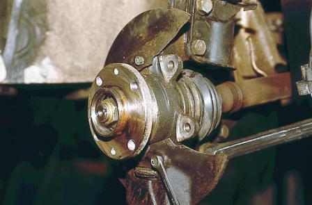 Снятие деталей тормозного механизма переднего колеса ВАЗ-2110