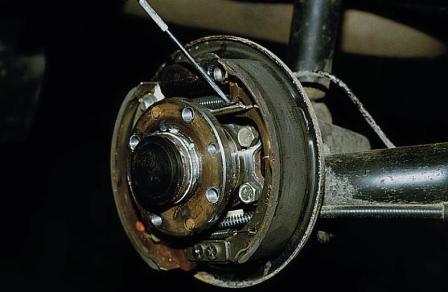 Как заменить тормозные колодки автомобиля ВАЗ-2110