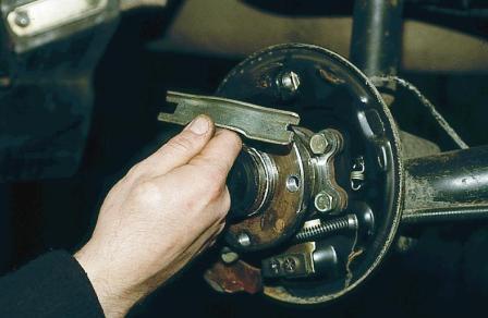 Как заменить тормозные колодки автомобиля ВАЗ-2110