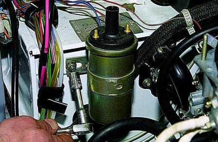 Замена катушки и коммутатора системы зажигания автомобиля ВАЗ-21213