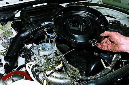 Замена и очистка топливных фильтров автомобиля ВАЗ-21213 с карбюраторным двигателем