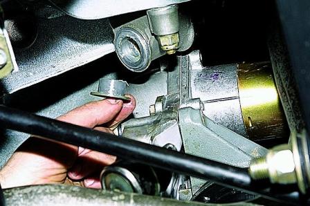 Снятие и ремонт маятникового рычага ВАЗ-21213