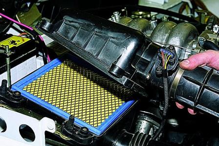 Замена топливного и воздушного фильтра впрыскового двигателя ВАЗ-21214  