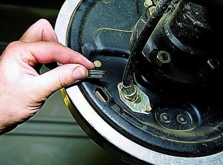 Замена тормозных колодок заднего тормозного механизма Niva Chevrolet