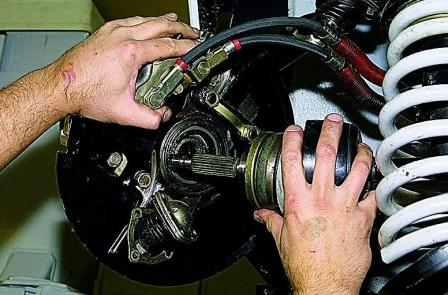 Замена приводов передних колес автомобиля Нива ВАЗ-21213
