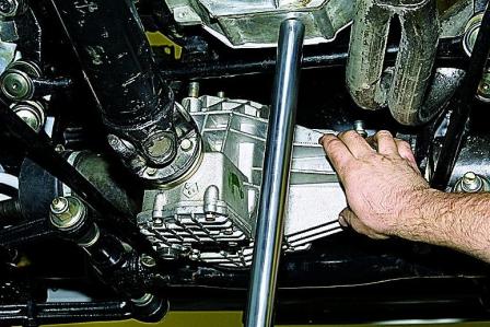 Замена прокладки поддона картера двигателя на автомобиле ВАЗ-21213, ВАЗ-21214