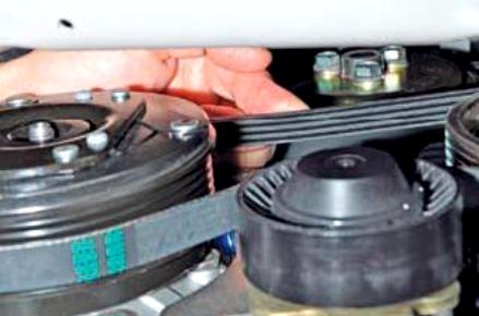 Проверка и снятие ремня привода компрессора кондиционера
