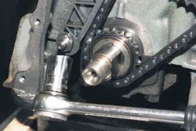 Replacing the shoe of the Niva Chevrolet camshaft drive chain tensioner