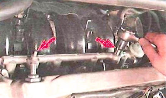 Снятие топливной рампы и форсунок двигателя 2AZ-FE Toyota Camry