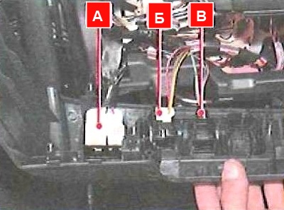 Замена блока управления зеркалами, регулятора электрокорректора света фар и выключателя омывателя фар