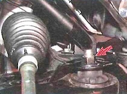 Замена рычага и деталей стабилизатора передней подвески Toyota Camry