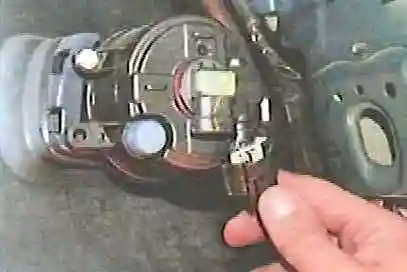 Toyota Camry алдыңғы бамперін қалай алып тастауға болады Toyota Camry алдыңғы бамперін қалай алып тастауға болады