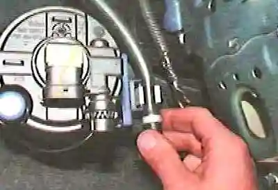 Toyota Camry алдыңғы бамперін қалай алып тастауға болады Toyota Camry алдыңғы бамперін қалай алып тастауға болады