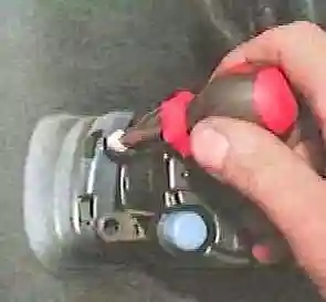 Toyota Camry алдыңғы бамперін қалай алып тастауға болады Toyota Camry алдыңғы бамперін қалай алып тастауға болады