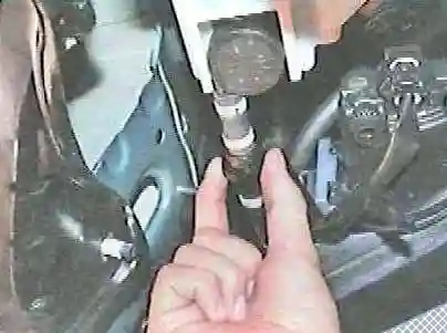 Toyota Camry алдыңғы бамперін қалай алып тастауға болады Toyota Camry алдыңғы бамперін қалай алып тастауға болады