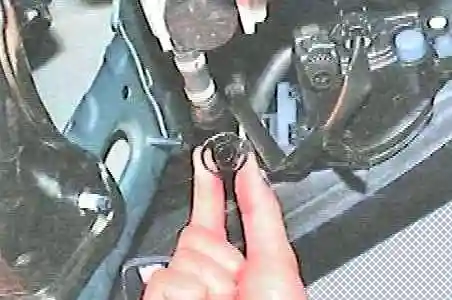 Toyota Camry алдыңғы бамперін қалай алып тастауға болады Toyota Camry алдыңғы бамперін қалай алып тастауға болады