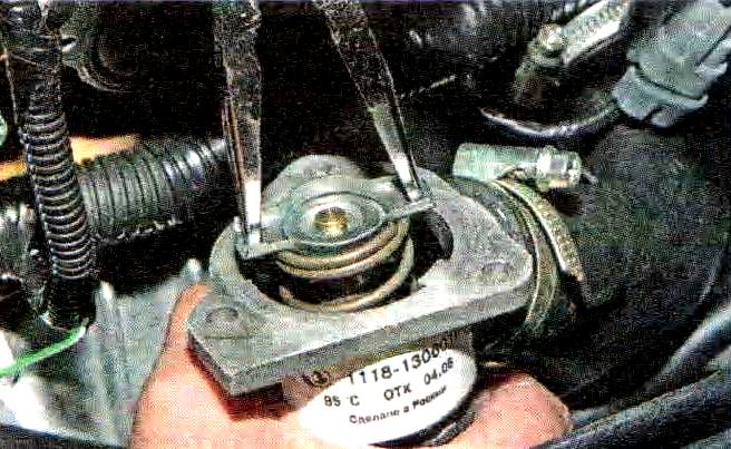 Replacing the thermostat