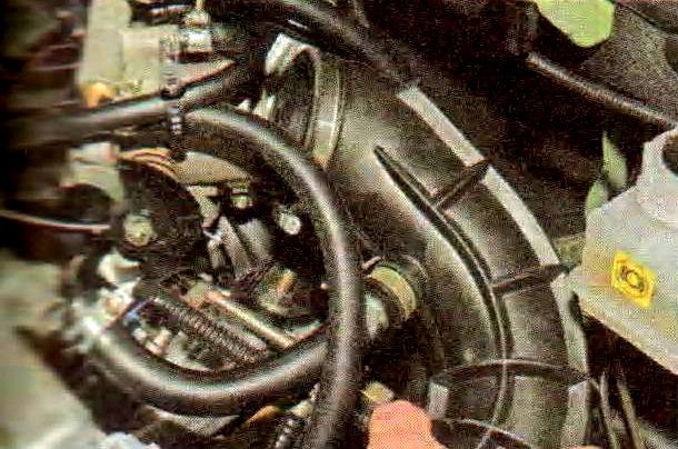 Removing and installing the VAZ-21114 engine throttle assembly