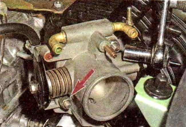 Снятие и установка дроссельного узла двигателя ВАЗ-21114